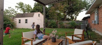 Charming 3-bedroom house in lovely East Dallas with AC and Plenty of Space