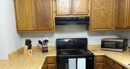 Cozy, Cute, Superb 2-bedroom house Centrally located in Piedmont