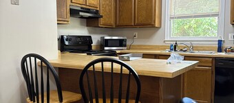 Cozy, Cute, Superb 2-bedroom house Centrally located in Piedmont