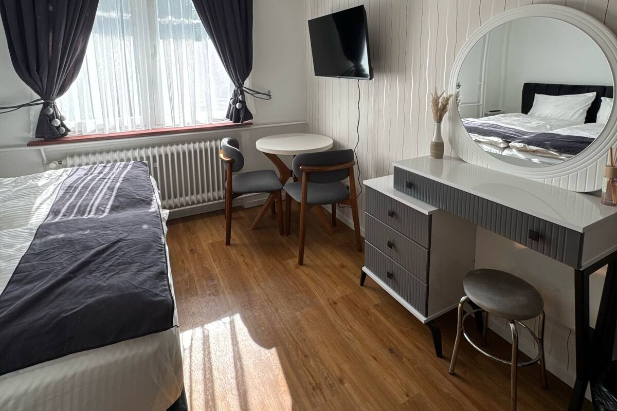Double or Twin Room, Private Bathroom | Living area