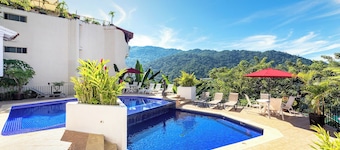 Charming 2-bedroom, 2 bath condo in Mismaloya with AC, remodeled kitchen & baths