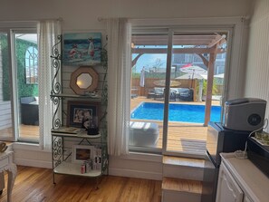 Interior - Designer 5 Bedroom, 3.5 bath home. Pool, Hot Tub, Pizza Oven, BBQ, bicycles. (Ocean Beach)
