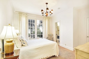 5 bedrooms, desk, iron/ironing board, free WiFi