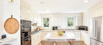Charming Sea Island Cottage • Steps to Beach • Sleeps 10
