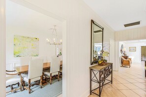 Interior - Charming Sea Island Cottage • Steps to Beach • Sleeps 10 (Sea Island)