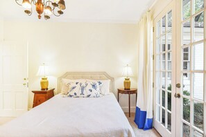 5 bedrooms, desk, iron/ironing board, free WiFi