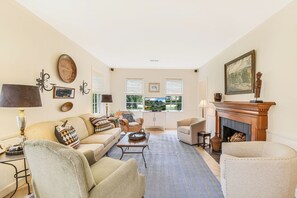 TV, fireplace, DVD player, books