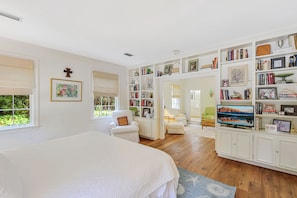 5 bedrooms, desk, iron/ironing board, free WiFi