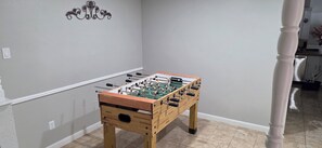 Game room - Wonderful 3-bedroom house with AC in charming Spring (Spring)
