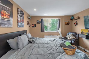 Free WiFi - Lux 2BR Condo w/ King Beds DTWN (Atlanta)