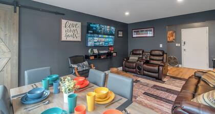 Lux 2BR Condo w/ King Beds DTWN