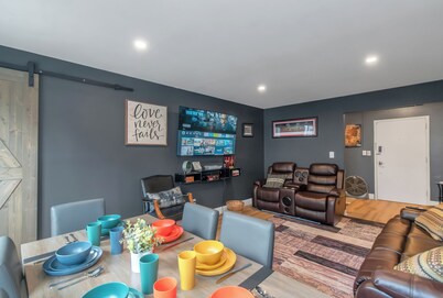 Lux 2BR Condo w/ King Beds DTWN