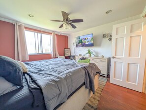 Individually decorated, individually furnished, laptop workspace - FIFA 2BR Dtwn ATL-2 King Beds | 2mi to Stadium (Atlanta)