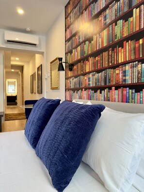 Desk, iron/ironing board, WiFi, bed sheets