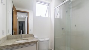 Basic Apartment | Bathroom | Free toiletries - 3 Quartos no Evian Thermas Residence - Etha604 (Caldas Novas)