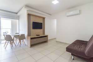 Basic Apartment | Living area | TV - 3 Quartos no Evian Thermas Residence - Etha604 (Caldas Novas)