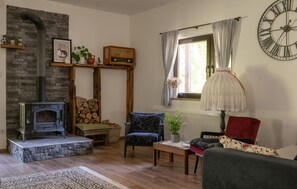 Una Smart TV, una chimenea