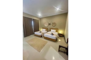 2 bedrooms, iron/ironing board, internet, bed sheets