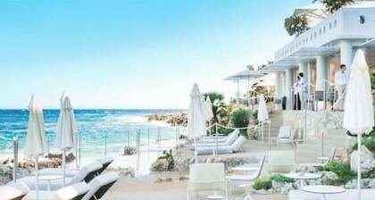 WALK TO THE OCEAN, stylish large 2BR with balcony