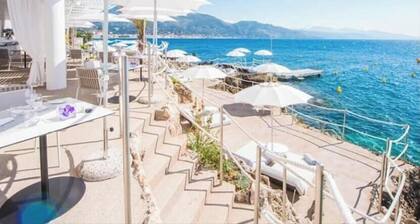 WALK TO THE OCEAN, stylish large 2BR with balcony