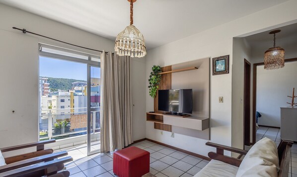 Basic Apartment | Living area - 2BR apt 180m Beach BBQ & Garage Eru032 (Bombinhas)