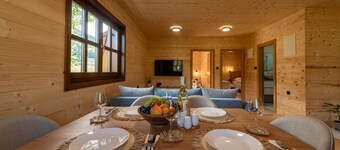 Stunning home in Licko Petrovo Selo with WiFi