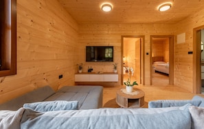 2 habitaciones, tabla de planchar con plancha y cuna de viaje 