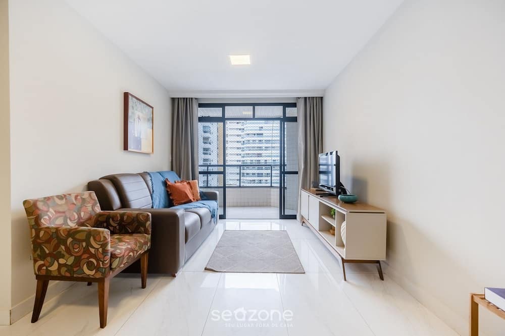 3 Bedroom Apartment 190m From the Beach Epp0602