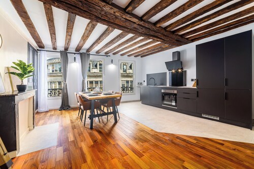 Charming Triplex Hypercenter