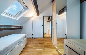 4 Schlafzimmer, Schreibtisch, Bügeleisen/Bügelbrett, WLAN