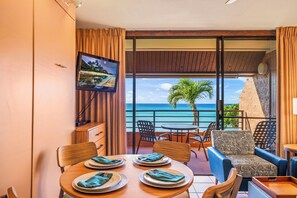 Classic Condo, 1 Bedroom, Lanai, Ocean View | Living area