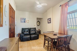 Basic Apartment | Living area