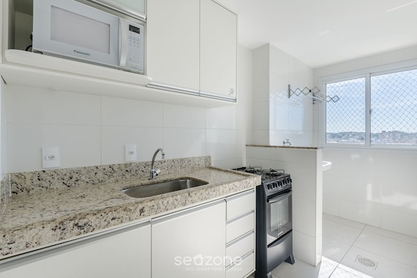 Basic Apartment | Private kitchen