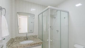 Basic Apartment | Bathroom