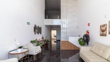 Basic Apartment | Lobby