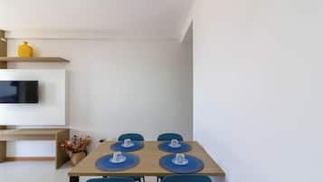 Basic Apartment | Dining