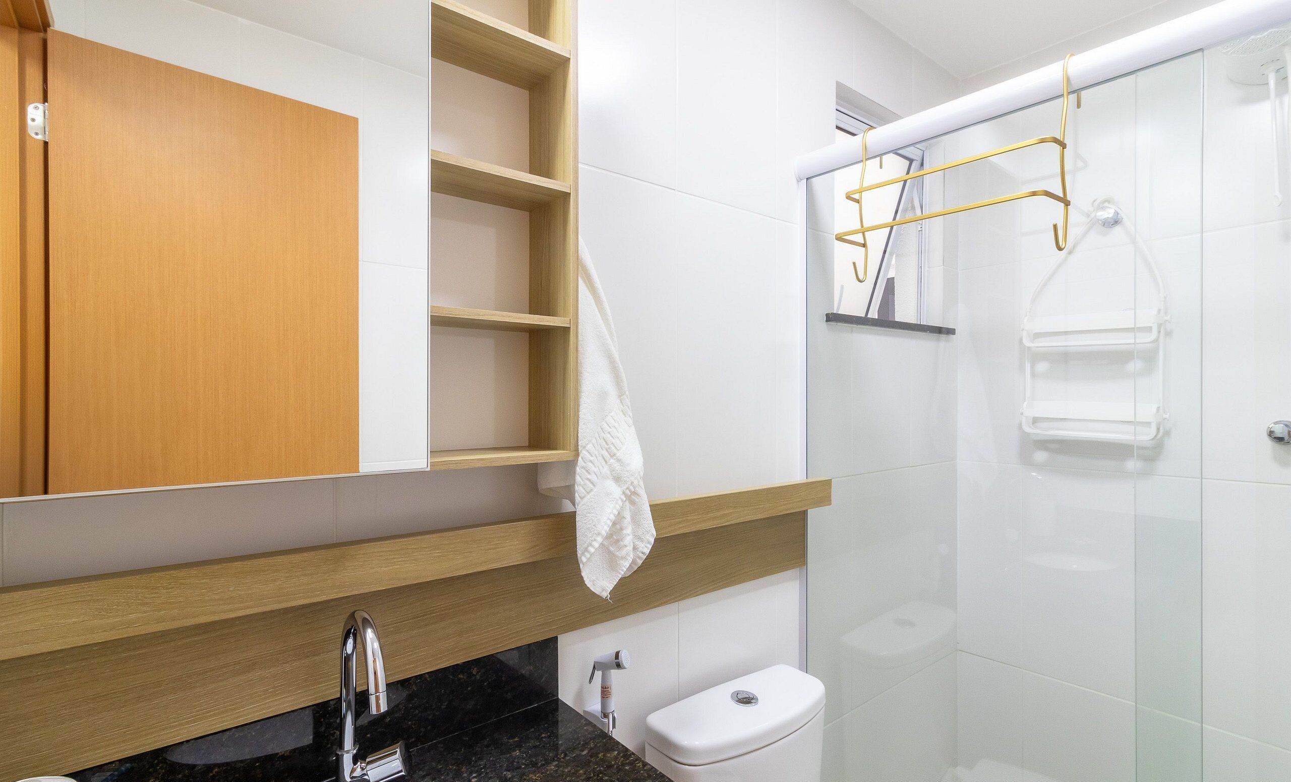 Apartamento básico | Banheiro | Produtos de toalete grátis 