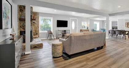 Charming 4BR w/ BBQ & Patio Near Clearwater Beach