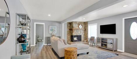 Smart TV, fireplace