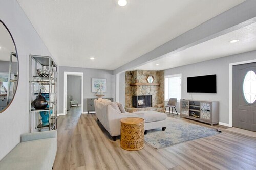 Charming 4BR w/ BBQ & Patio Near Clearwater Beach