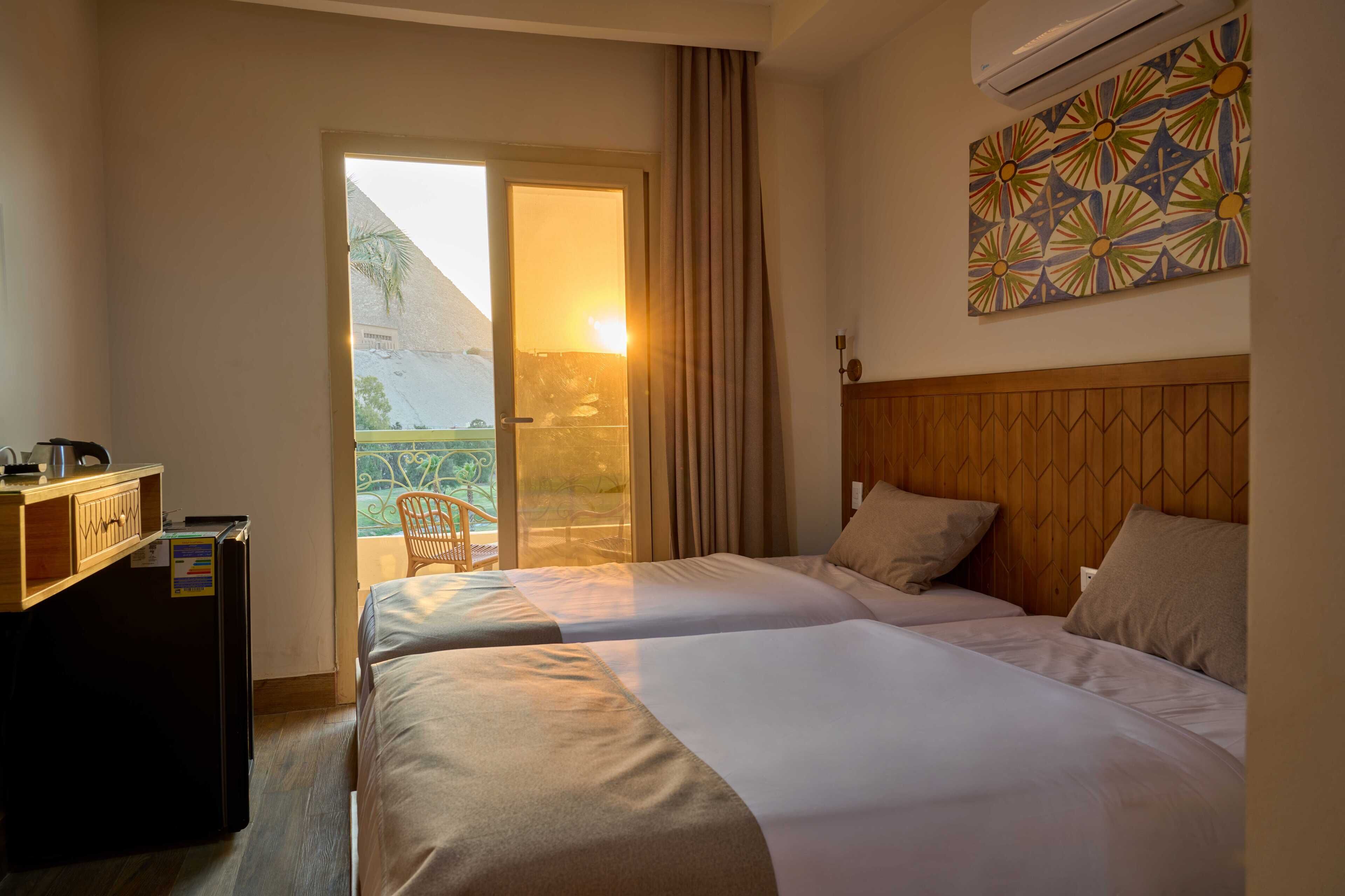 Deluxe-Doppelzimmer, Blick auf den Golfplatz | Minibar, kostenloses WLAN, Bettwäsche