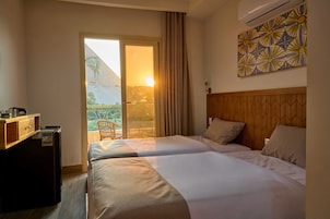 Minibar, free WiFi, bed sheets