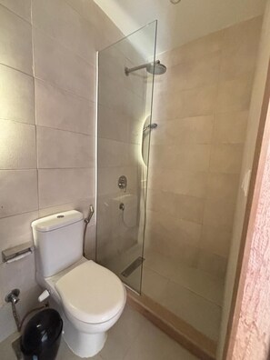 Deluxe Double Room, Golf View | Bathroom | Shower, hair dryer, slippers, towels