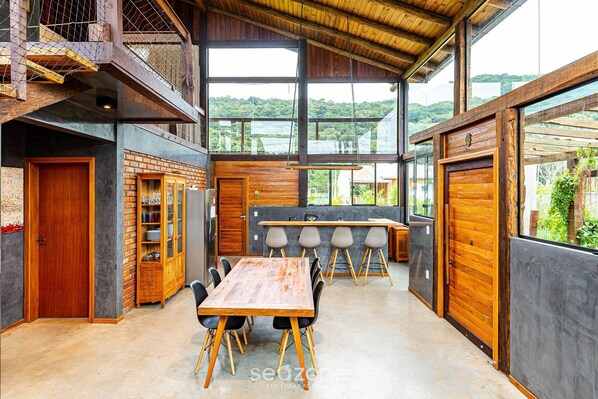 Basic Villa | Dining