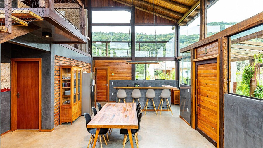 3BR Duplex w/ BBQ & Garage Near Beach Emb686