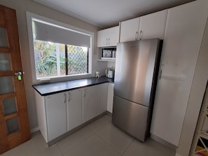 Microwave, oven, stovetop - Pet Friendly Peninsula (Clontarf)