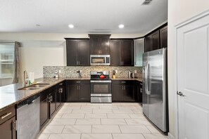 Private kitchen - Orlando Adventure Your 8B villa getaway (Davenport)