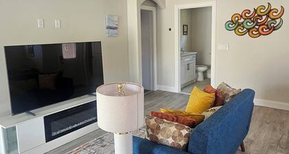 Charming 1-bedroom Oasis in Palm Coast. Beaches, restaurants & fun spots nearby.