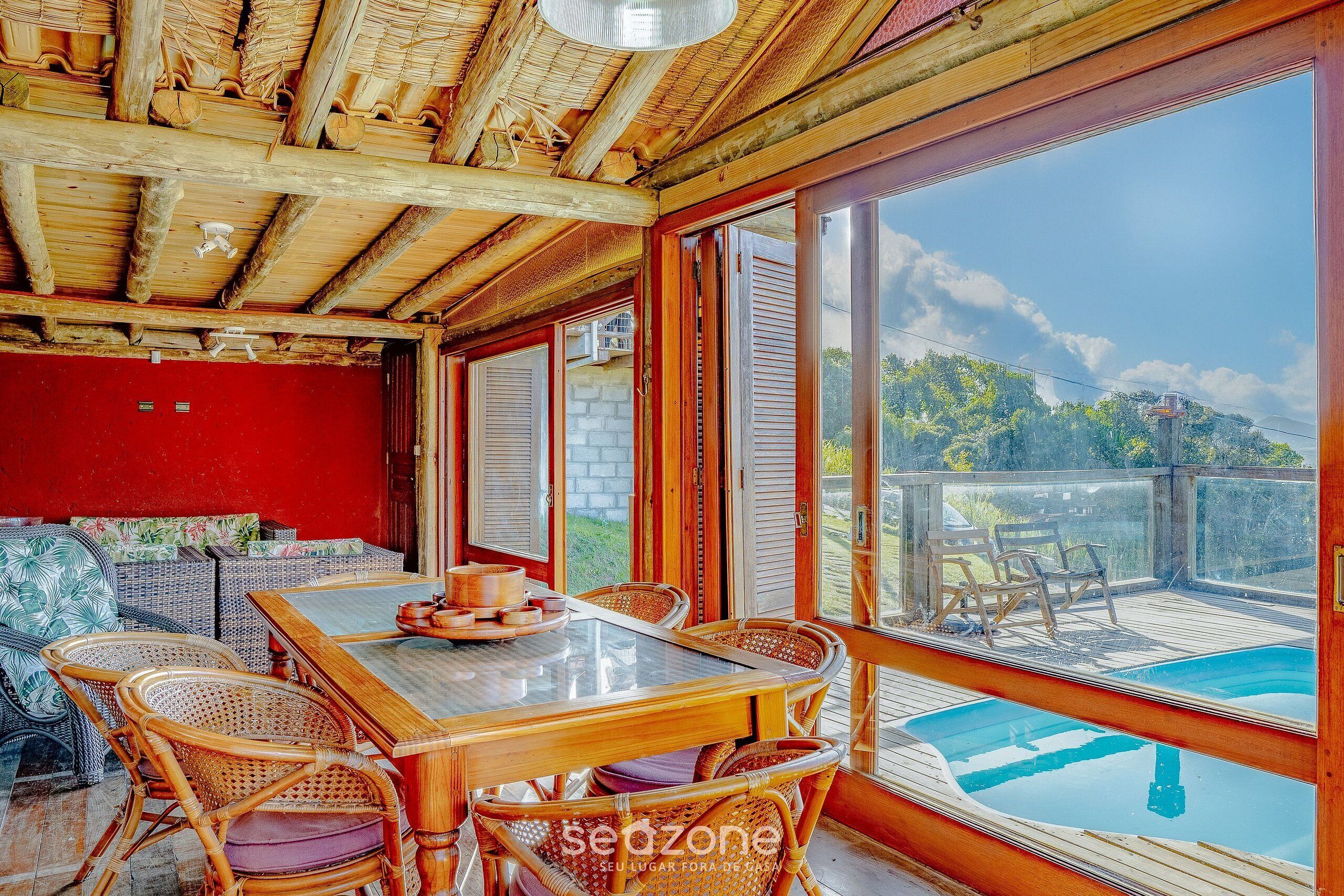 Basic Apartment | Dining