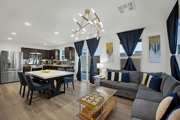 Interior - Tranquil 3-bedroom Home with AC in vibrant Las Vegas (Las Vegas)